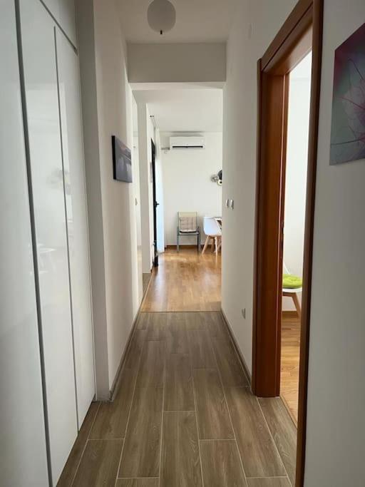 Modern Seaside Apartment With Balcony Tale Apartment Cattaro Esterno foto