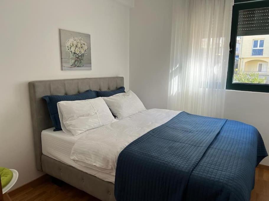 Modern Seaside Apartment With Balcony Tale Apartment Cattaro Esterno foto